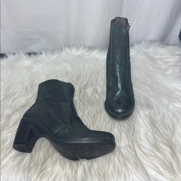 Fly London Black/Metallic Green Women's Ankle Boots Classic Leather Style Sz 41 - Picture 2 of 8
